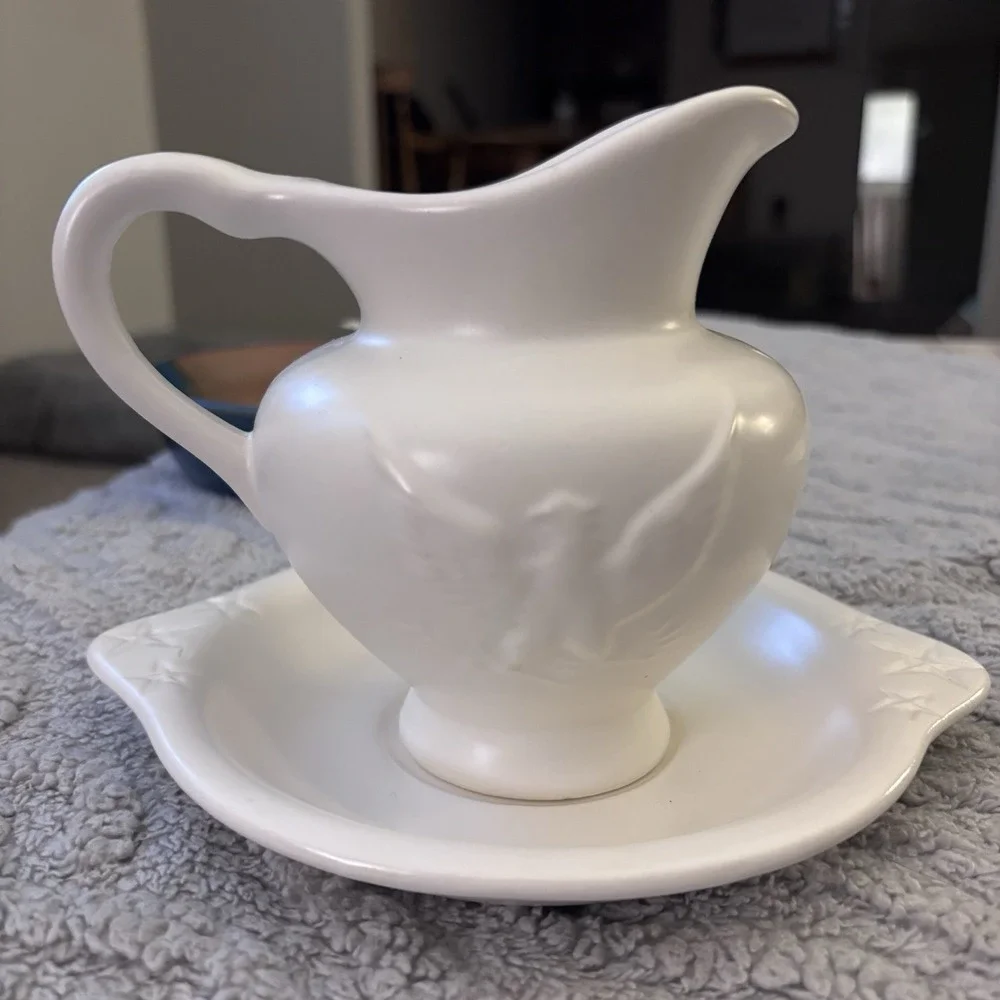 HULL F92 American Eagle‎ Pitcher And Saucer With Stars Ceramic